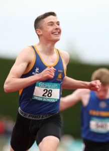 Aaron Sexton setting a new championship record in the Junior boys 200 m 